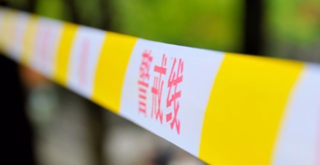 气垫船倾覆时,8人落水,3人获救